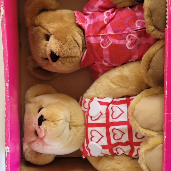 Limited Edition Musical Kiss Kiss Bears Hallmark - Picture 2 of 9